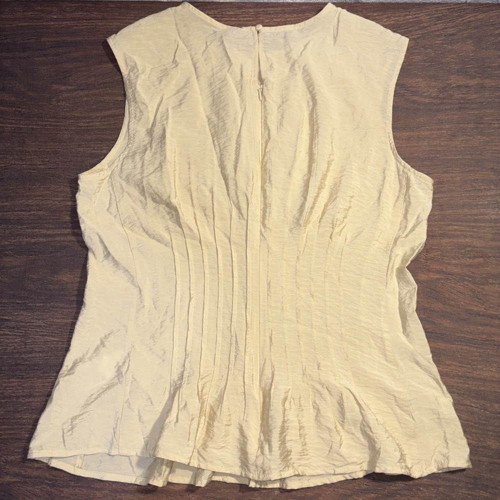 Anthropologie The Della Pleated Waist Shell Top in Beige Size Medium Sleeveless - Picture 6 of 6